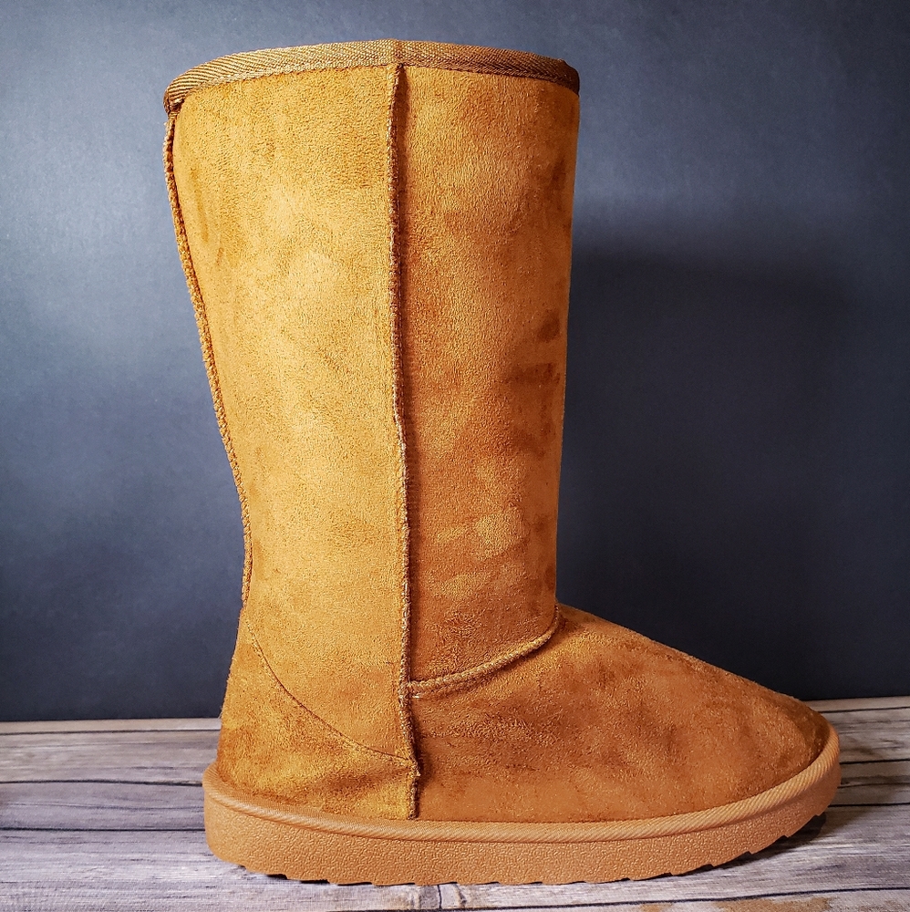 Comfortable Congiac Tan Lounge Boots NWOT Size 10